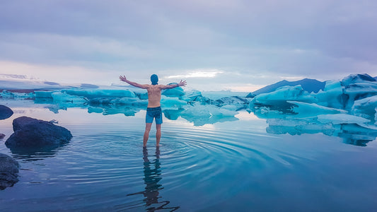 What are rhe benefits of cold water swimming?